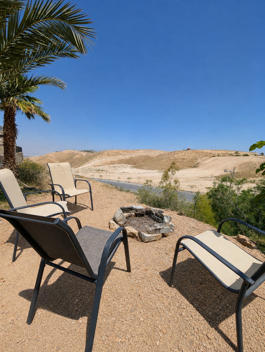 Outdoor seating with desert view at Villa Neve Midbar